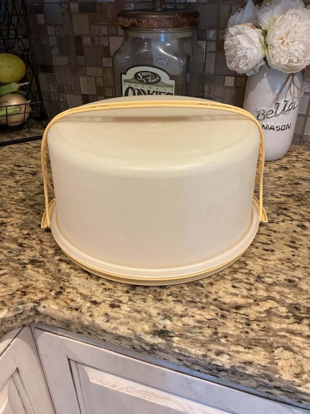 Vintage Tupperware Harvest Gold Cake Carrier with Handle Model 1258-8